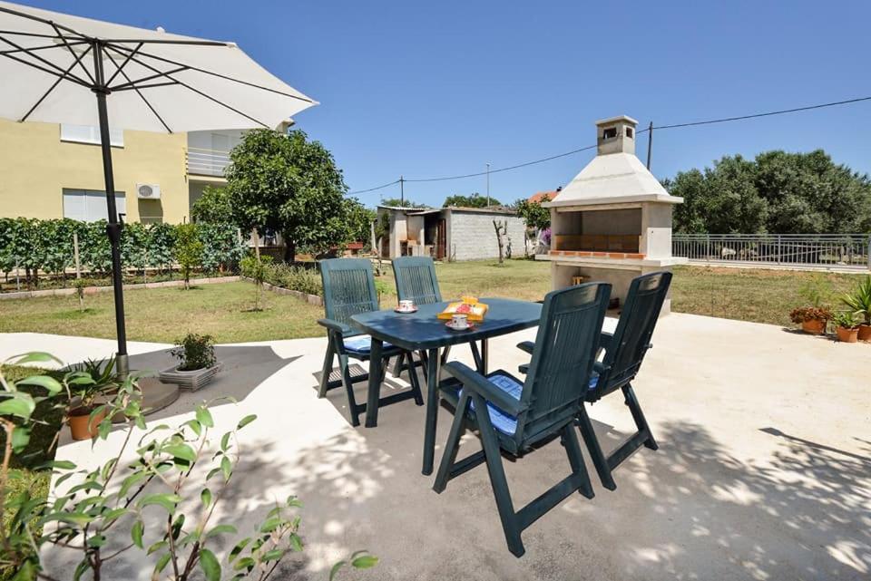 Sreca Apartment Near Beach With Bbq Bibinje Eksteriør billede