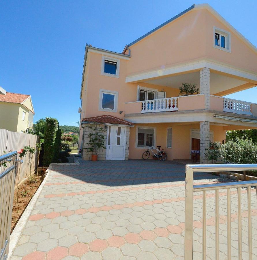 Sreca Apartment Near Beach With Bbq Bibinje Eksteriør billede