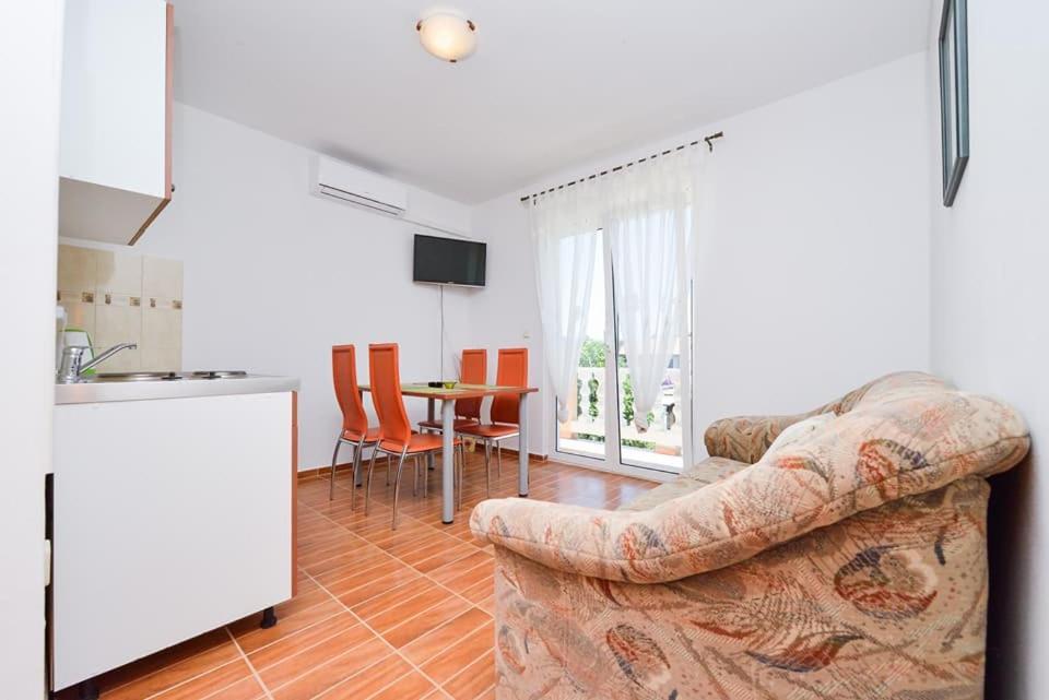Sreca Apartment Near Beach With Bbq Bibinje Eksteriør billede